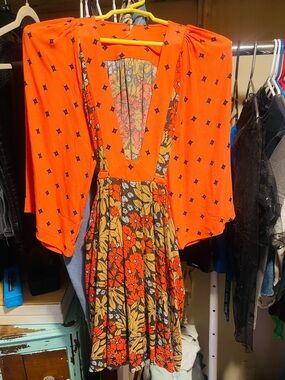 Vintage-Inspired Orange Floral Midi Dress with Deep V-Neck FREE PEOPLE BRAND